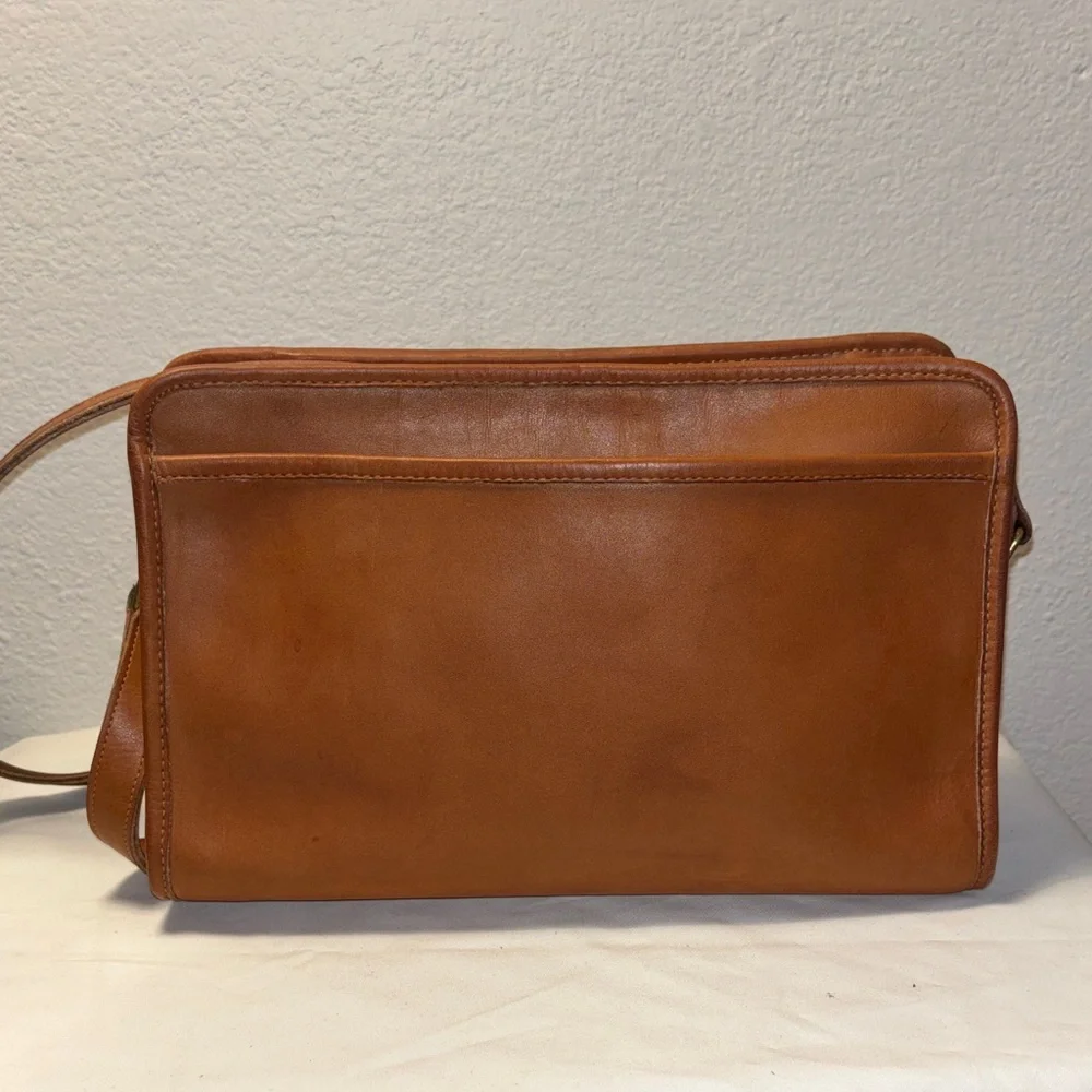 Coach Vintage British Tan Swagger Bag - Picture 2 of 12
